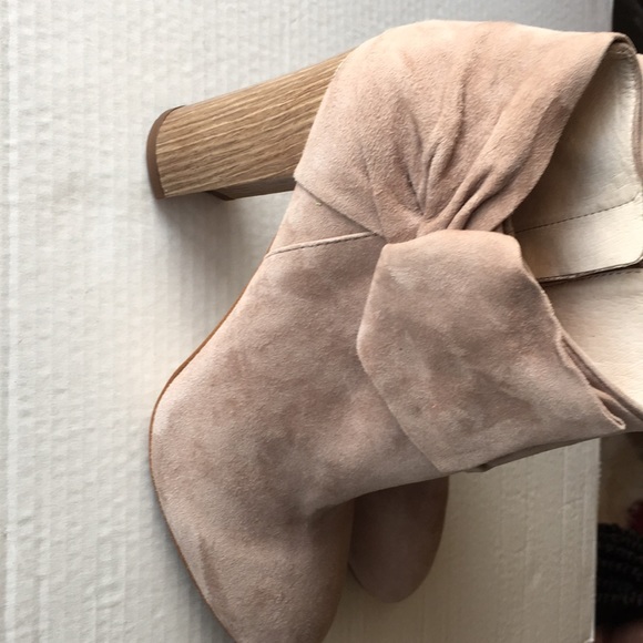 Louise et Cie Suede Heel Ankle Boots Booties Beige Sz 9M Bow Zip - Picture 2 of 7